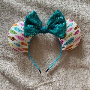 Feather motif Minnie Mouse ears